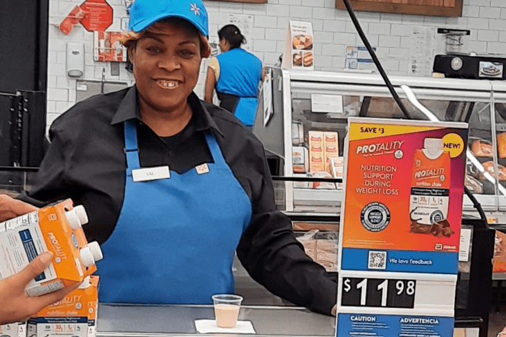 Advantage Front-Line Appreciation: District Manager Valerie Hines-Thomas Brings Positive Vibes to Her Team